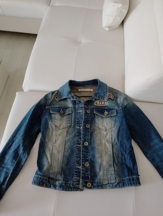 Vând geaca blugi dama de la Stradivarius,noua, originala,mar S.
