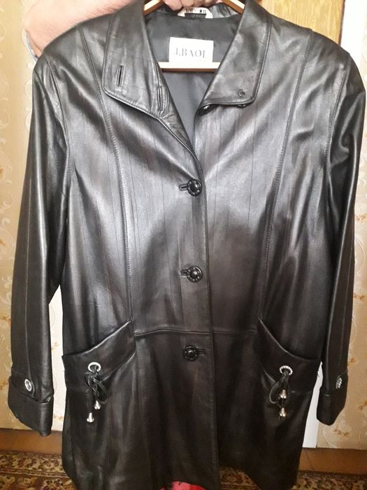Продам кожаную женскую куртку