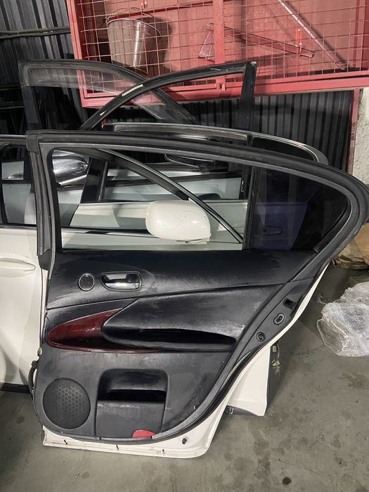 Двери на лексу GS350 190