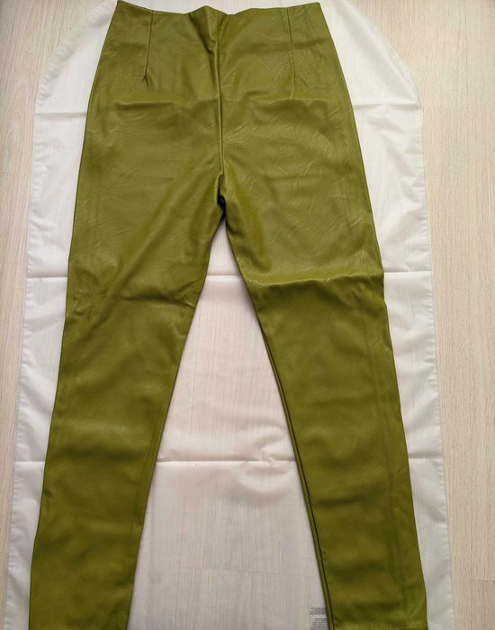 Pantaloni piele ecologică verde olive – mărime 38 (potriviți S) – NOI