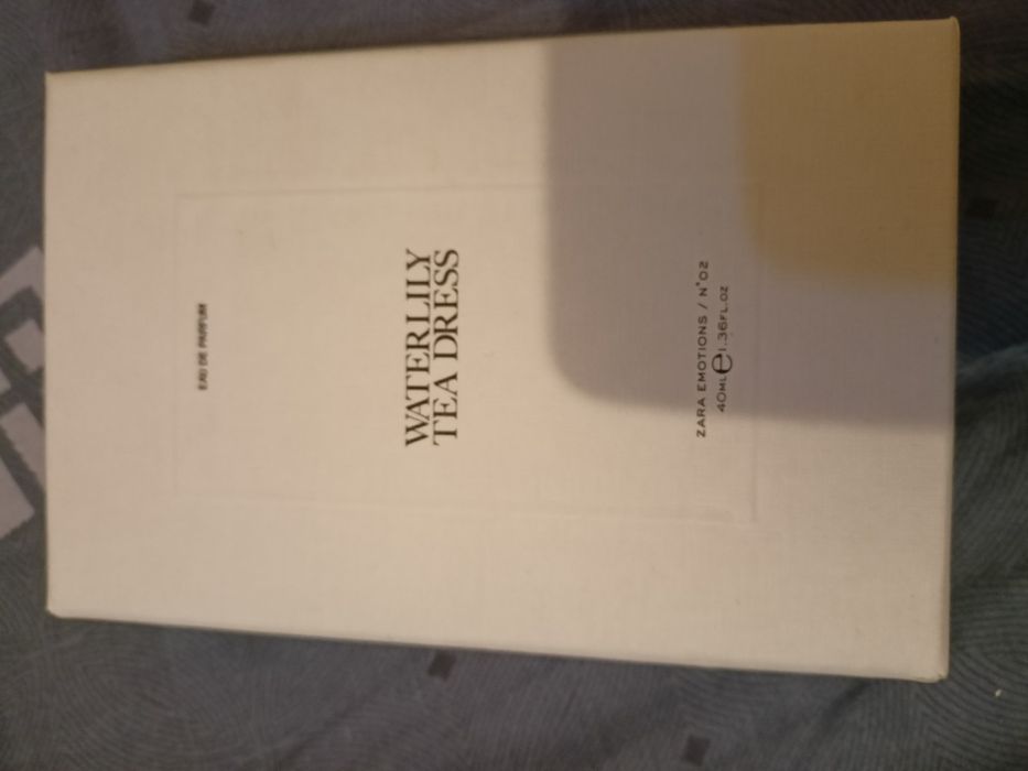 Три коробки от телефонов