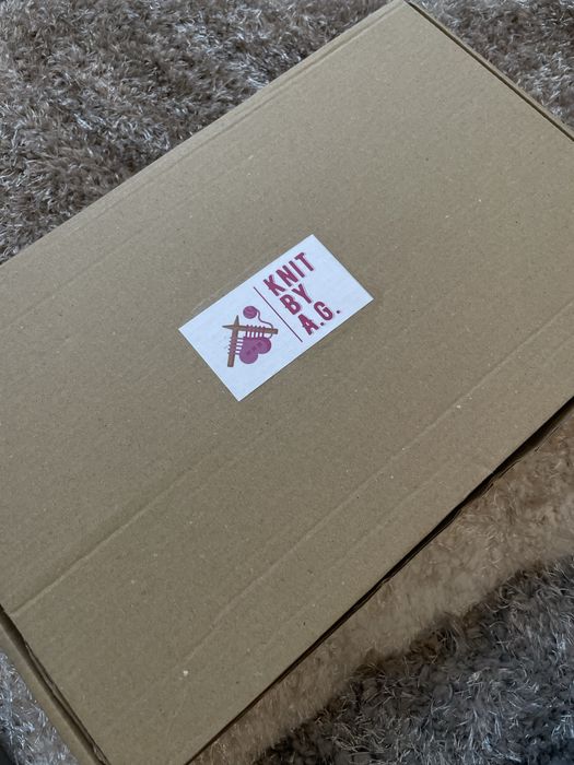 Ръчно плетена жилетка с 3 Д ягоди