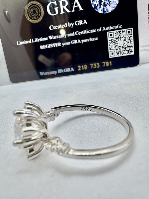 Сребърен пръстен с мойсанит (Диамант) 2 карата