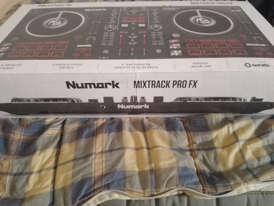 Vând Numark Mixtrack pro FZX