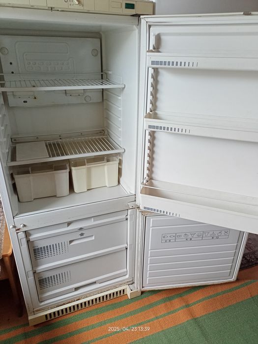 Холодильник Snaige