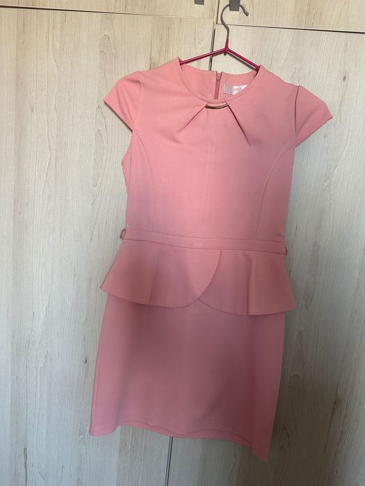 Красивые нарядные платья и сарафаны на девочку