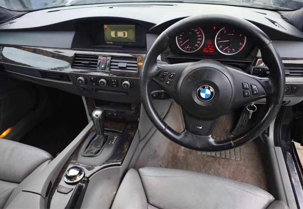 Dezmembrez BMW 530d E60 3.0D 231cp,automat,M PACK,Interior Confort,Plafon negru M,jante 17