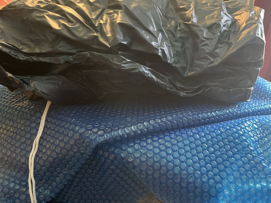 Vand doua prelate de acoperit piscina cu diametrul de 3,10 m