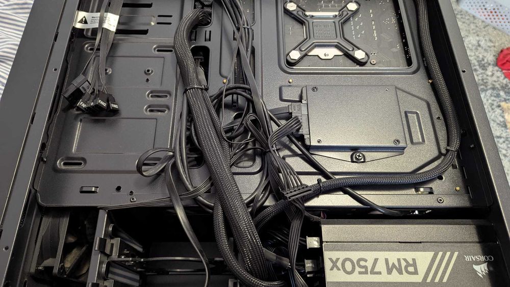 PC Gaming i7-8700K / Placă video GTX 1070 8GB / 16GB RAM DDR4 / Corsair / Noctua