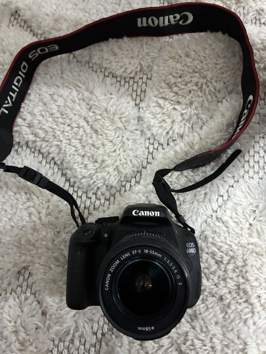 Фотоапарат Canon EOS 600D