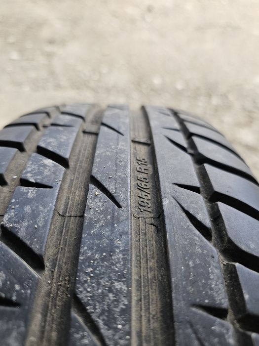4бр Летни гуми 195 65 15 с джанти за VW 5 112x 15 пелфектни