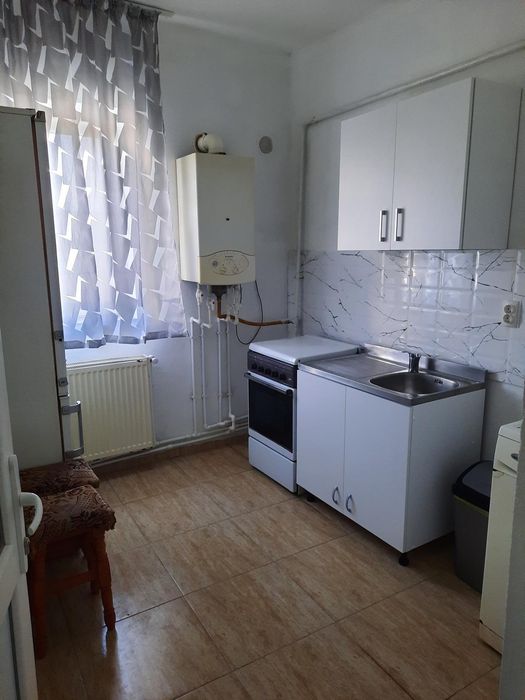 Închiriez garsoniera