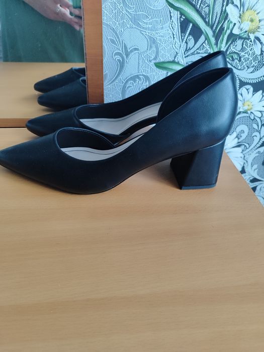 Продам туфли новые