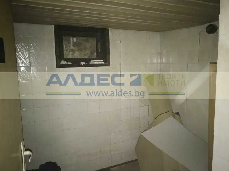 Продава магазин до Лъвов мост