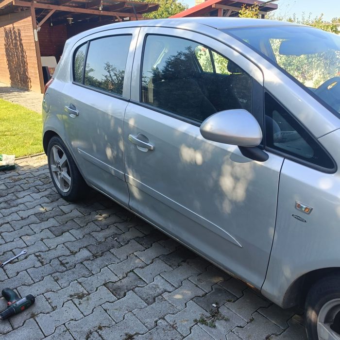 Vând piese Opel CORSA d 2011. Geam dreapta, macara dreapta, motor geam