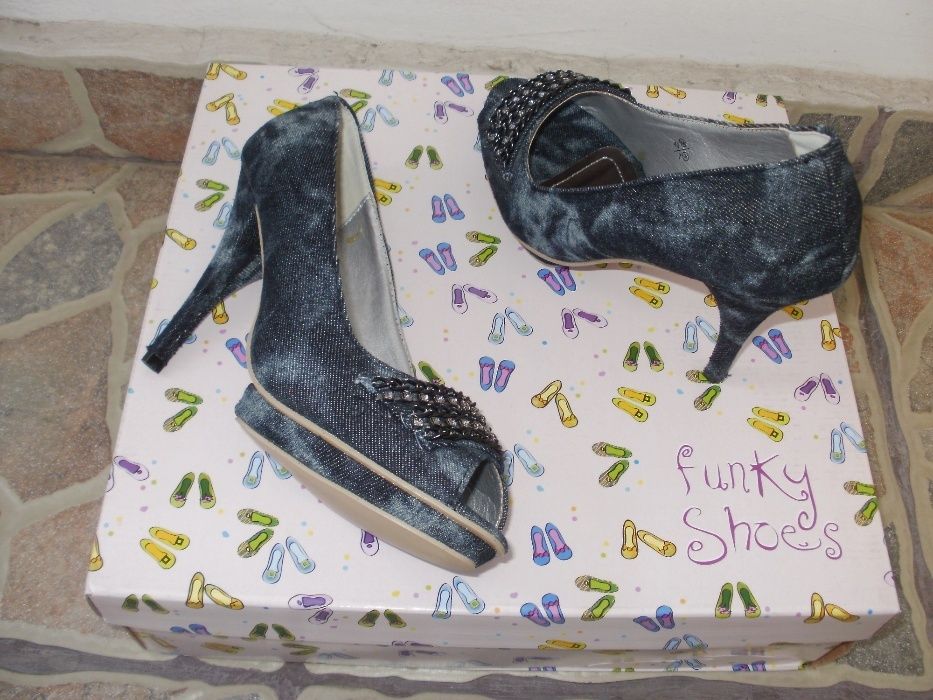 vand pantofi NOI de blugi