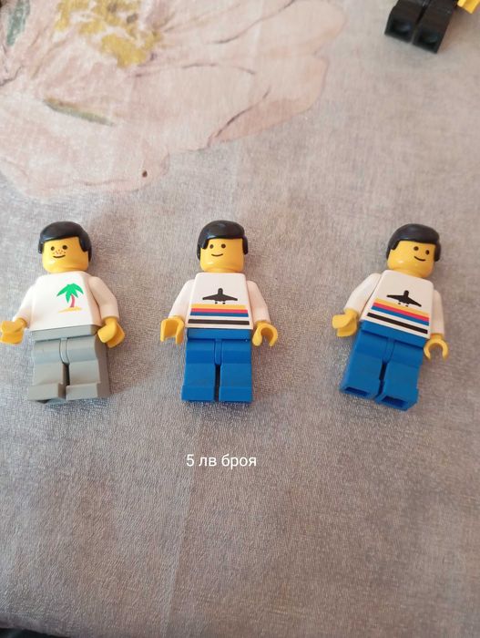 Продавам Лего стари фигурки