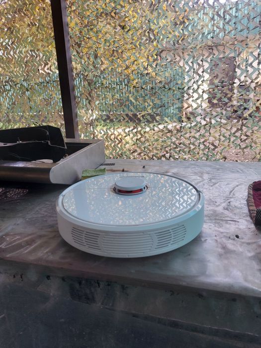 Продам робат полисов Roborock S6