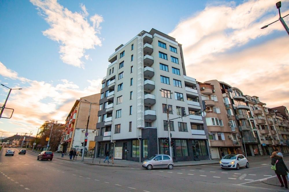 Тристаен луксозен апартамент в Кършияка