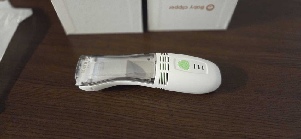 Aparat de tuns copii Kemei KM-79, titan, 60 minute autonomie, 18x3cm, alb, set complet