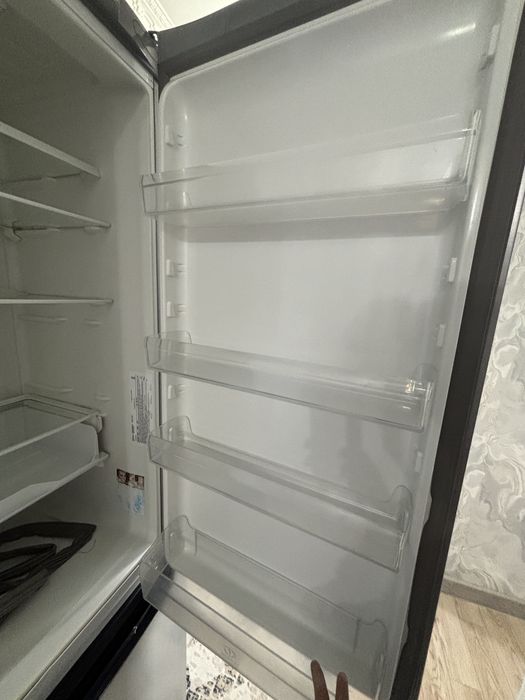 Холодильник  продаеться за 80К  оригинал