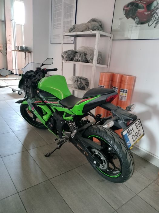 Vând Kawasaki 125