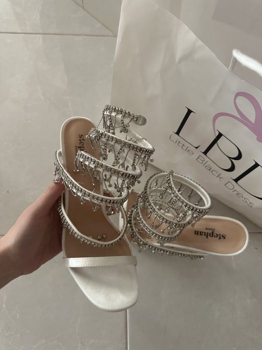 Чисто нови обувки LBD