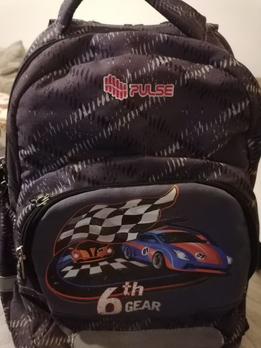 Ученическа раница Pulse с подаръци