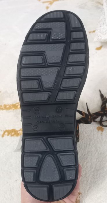 Продаю спец.обувь