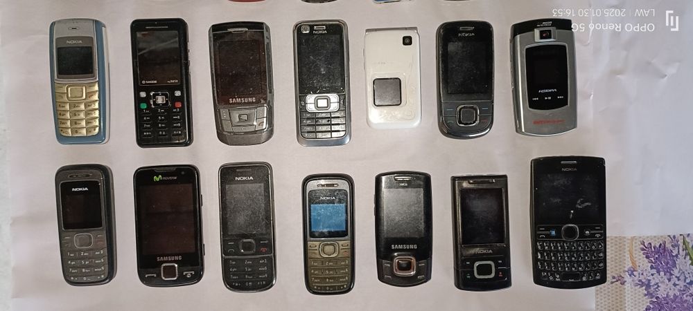 Telefoane cu butoane pentru colectie