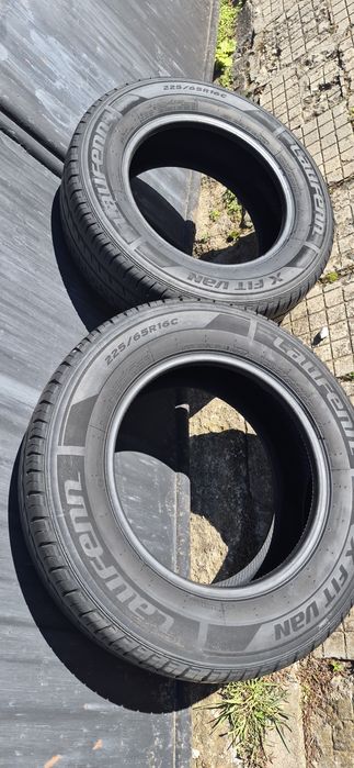 Продавам 2броя гуми за бус Laufenn в размер 225/55/16С