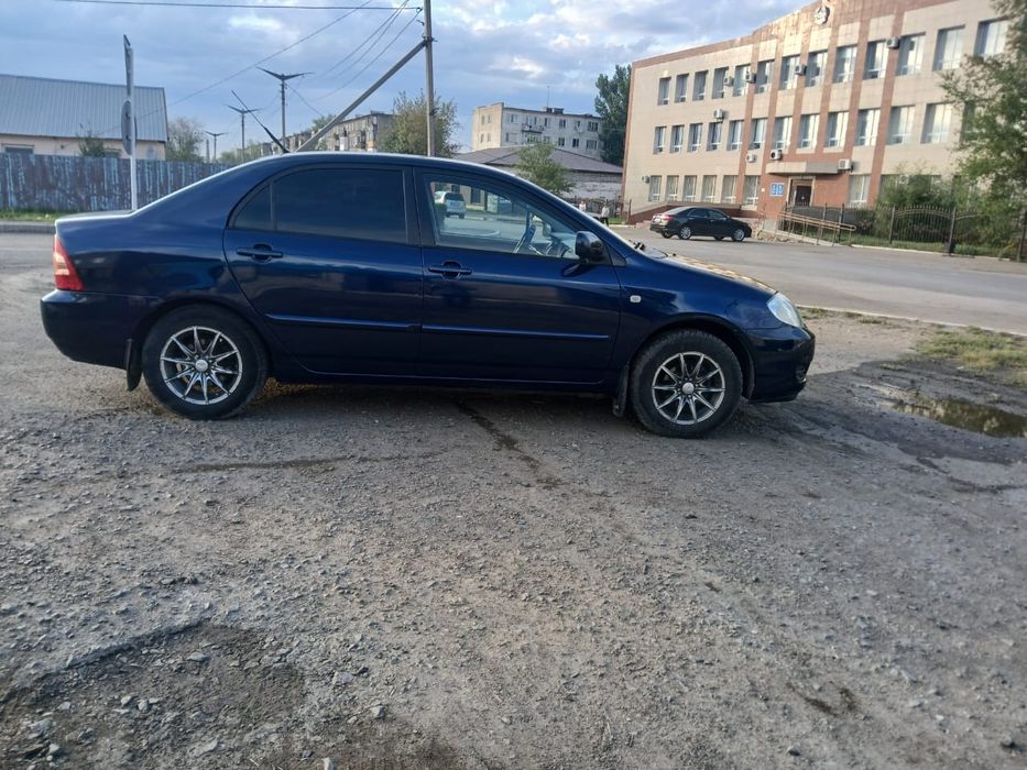 Продаётся  --  автомобиль