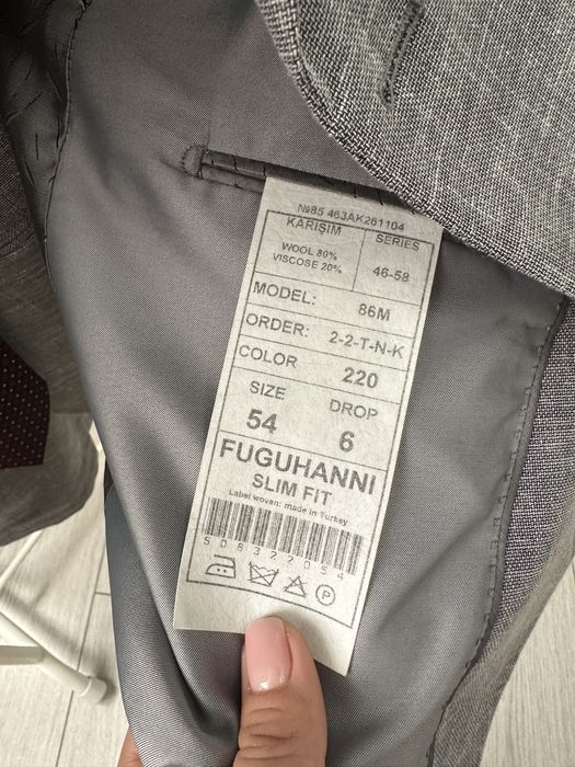 Продам мужские костюмы тройки
