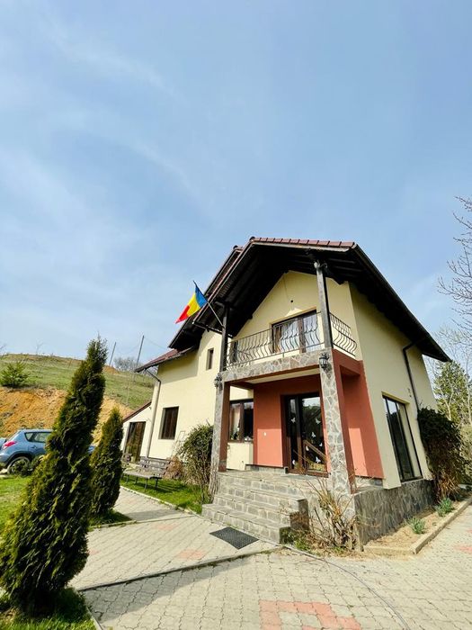 Cabană de inchiriat cu ciubăr