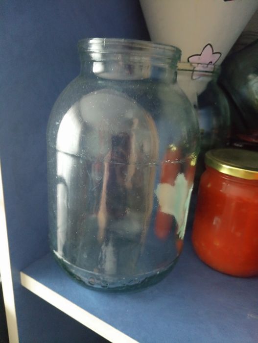 Продам банки 2- л