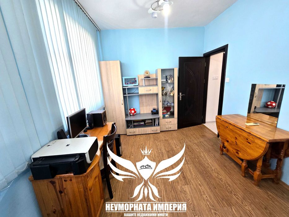 Продавам тристаен/четиристаен апартамент с площ от 87кв.м. на седми етаж в гр.Асеновград, кв.Запад
