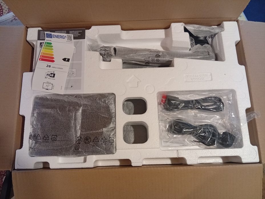 Samsung 27" 4K IPS LS27A800 – като нов, пълна окомплектовка, гаранция