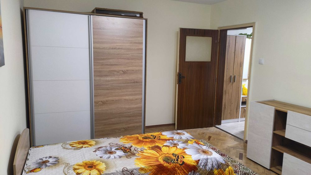 Дава се под наем Тристаен апартамент в Варна, Цветен квартал - 70 кв.м за 450 € - Снимка #3