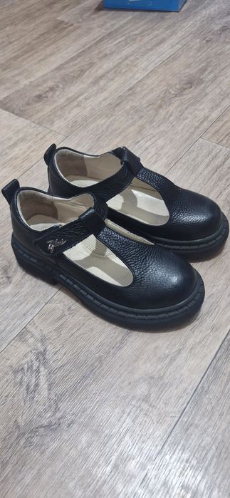 Продам туфли для девочек