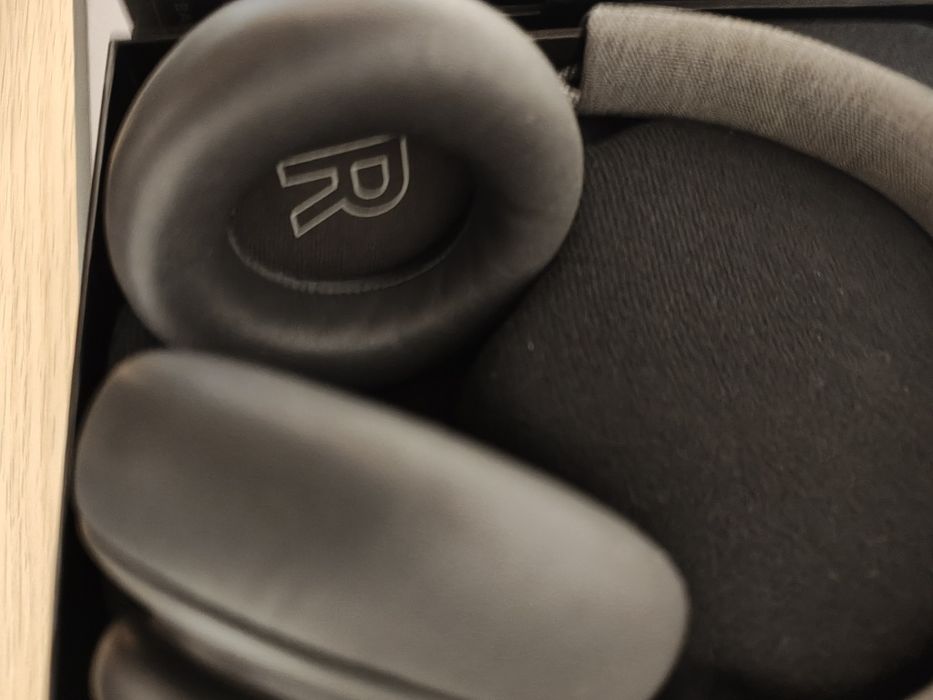 Casti Bang & Olufsen Beoplay H4 RAF Camora x Anthra Studios