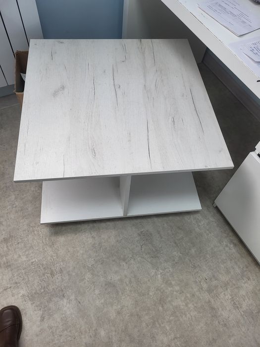 белый журнальный стол