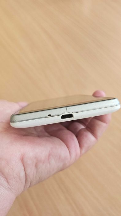 Телефон за части с две сим карти LG