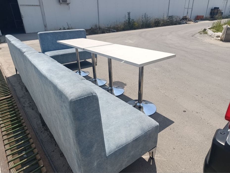 Kuxini mobil 4 ta stol 8 ta yumshoq mebel sotiladi