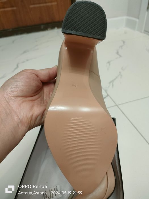 Продам туфли бежевые