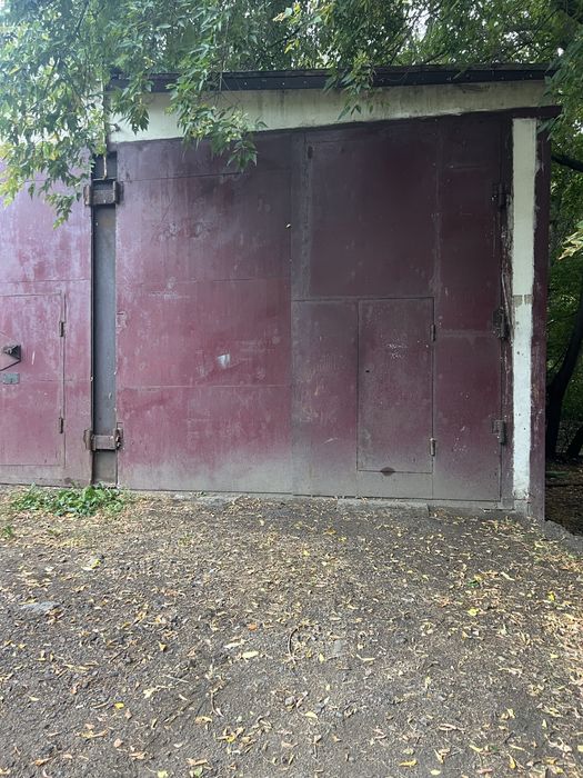 Продается большой бокс(гараж) в центре города