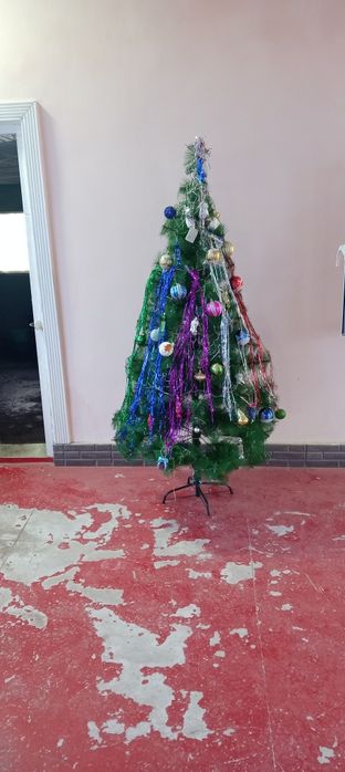 Продаётся ЁЛКА полный комплект игрушки герлянды света музыки.