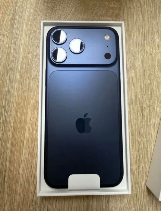 NEW - iphone 17 pro max - US (esim)