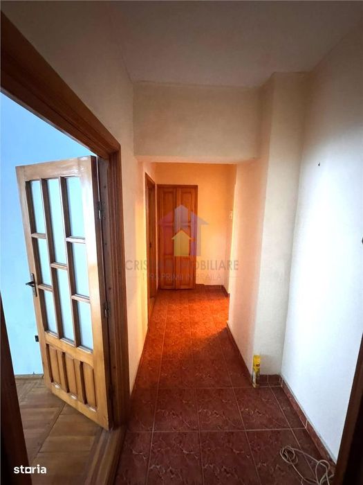 83 MP ! 3 camere, decomandat, , etaj intermediar in bloc cu lift, Tine