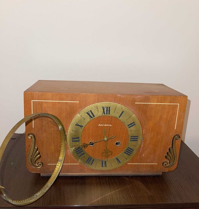 Ceas de șemineu cu pendulă interioară