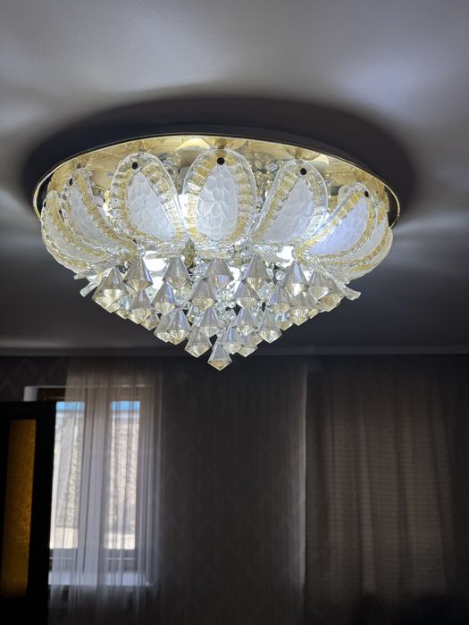 Продам люстру для гостинной